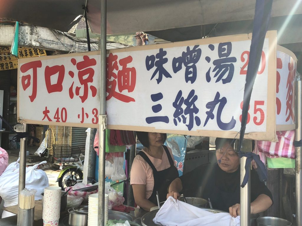 凱達大飯店（シーザーメトロホテル）と周辺のグルメ