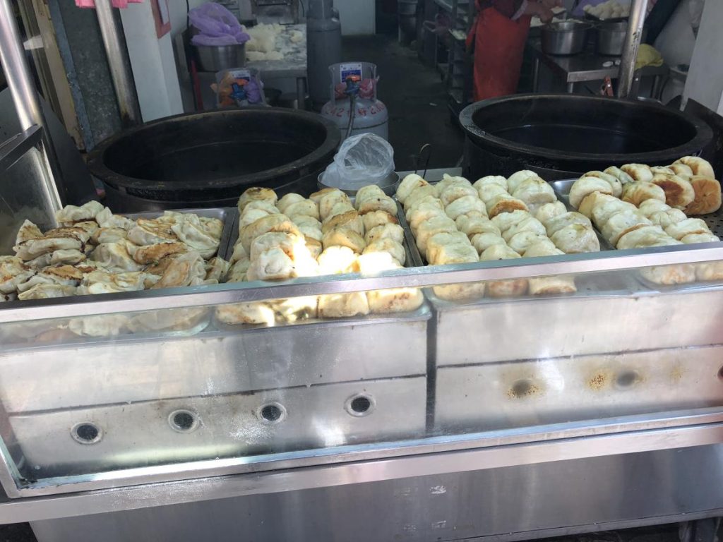 凱達大飯店（シーザーメトロホテル）と周辺のグルメ